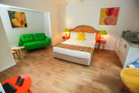 Port Douglas Motel - Click Find 15