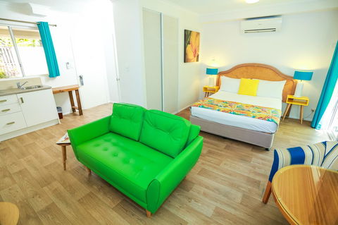 Port Douglas Motel - Click Find 12