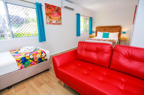 Port Douglas Motel - Click Find 5
