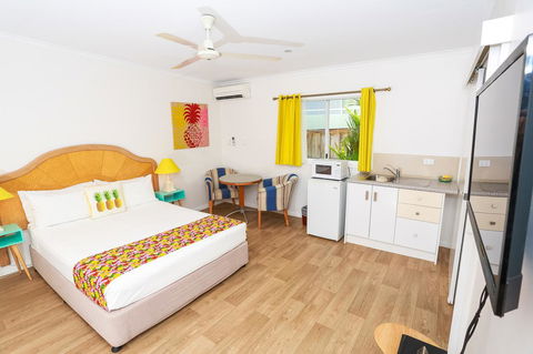 Port Douglas Motel - Click Find 22