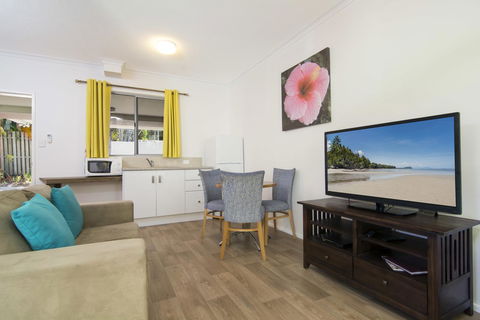 Port Douglas Motel - Click Find 43