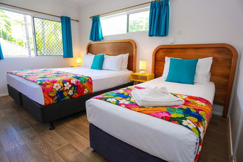 Port Douglas Motel - Click Find 1