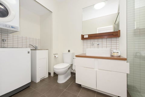 1 Bright Point Apartment 4501 - Bet 4u 4
