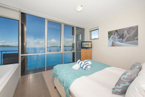 1 Bright Point Apartment 4501 - Bet 4u 3