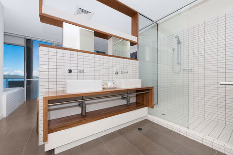 1 Bright Point Apartment 4501 - Bet 4u 7