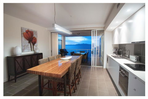 1 Bright Point Apartment 5201 - Bet 4u 3