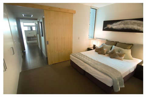 1 Bright Point Apartment 5201 - Bet 4u 10