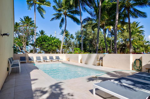 Number 2 On The Beach | Beautiful Beachfront Villa - Click Find 12