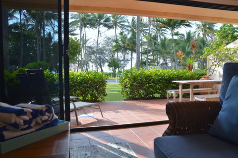 Number 2 On The Beach | Beautiful Beachfront Villa - Click Find 1