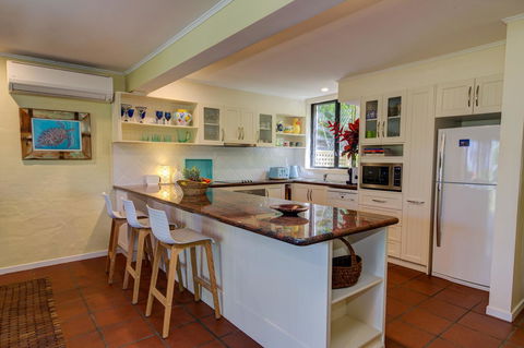 Number 2 On The Beach | Beautiful Beachfront Villa - Click Find 10