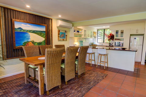 Number 2 On The Beach | Beautiful Beachfront Villa - Click Find 9