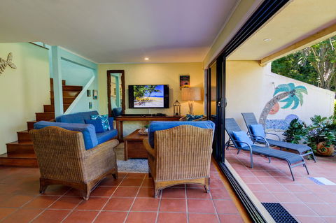 Number 2 On The Beach | Beautiful Beachfront Villa - Click Find 4