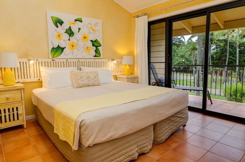 Number 2 On The Beach | Beautiful Beachfront Villa - Click Find 14