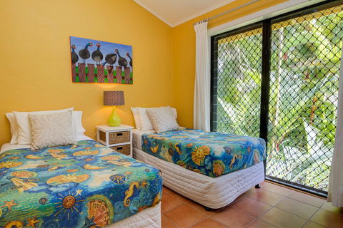 Number 2 On The Beach | Beautiful Beachfront Villa - Click Find 16