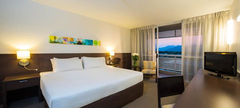 Holiday Inn Cairns Harbourside - Bridge Guide 3