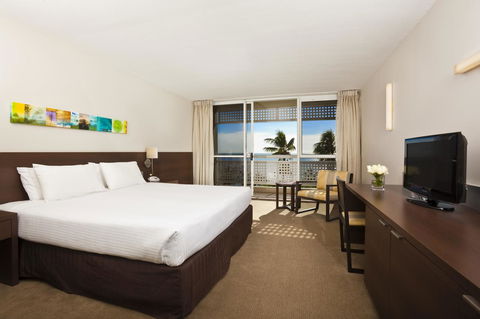 Holiday Inn Cairns Harbourside - Bridge Guide 10