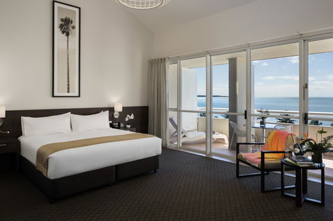 Holiday Inn Cairns Harbourside - Bridge Guide 11