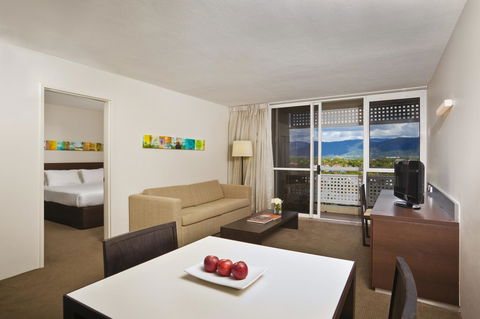 Holiday Inn Cairns Harbourside - Bridge Guide 13