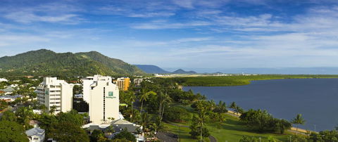 Holiday Inn Cairns Harbourside - Bridge Guide 7