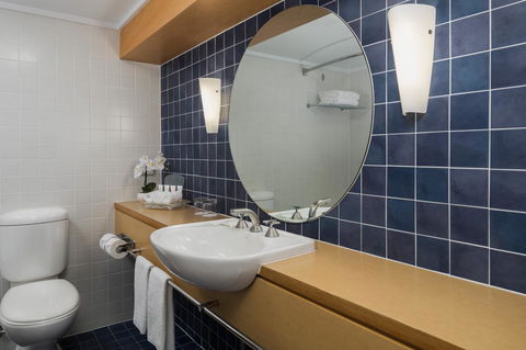 Holiday Inn Cairns Harbourside - Bridge Guide 18