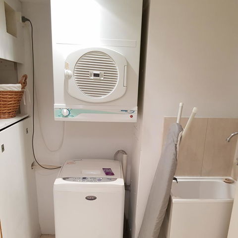Gemini Court Holiday Apartments - Click Find 27