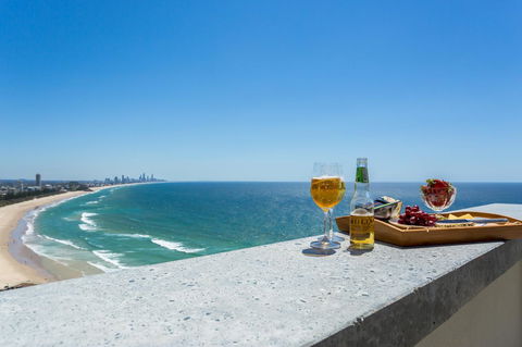 Gemini Court Holiday Apartments - Click Find 2