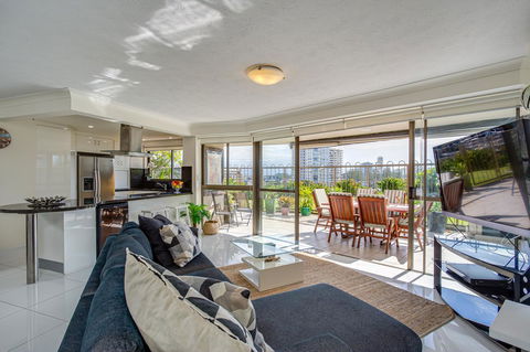 Gemini Court Holiday Apartments - Click Find 1