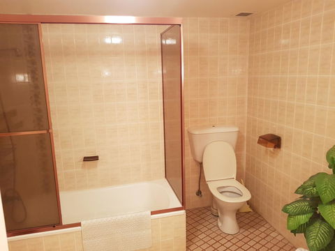 Gemini Court Holiday Apartments - Click Find 43