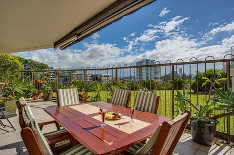 Gemini Court Holiday Apartments - Click Find 3