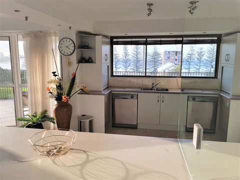 Gemini Court Holiday Apartments - Click Find 34