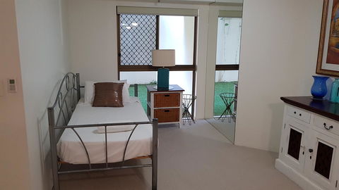Gemini Court Holiday Apartments - Click Find 14