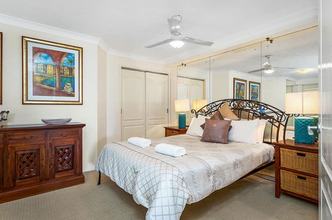 Gemini Court Holiday Apartments - Click Find 12