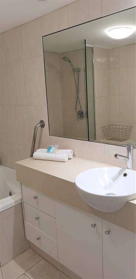 Gemini Court Holiday Apartments - Click Find 20
