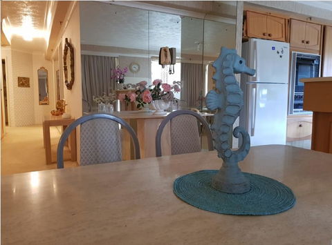 Gemini Court Holiday Apartments - Click Find 37