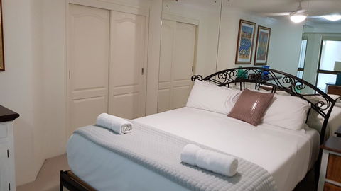 Gemini Court Holiday Apartments - Click Find 15