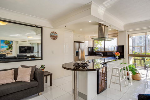 Gemini Court Holiday Apartments - Click Find 7
