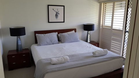 Gemini Court Holiday Apartments - Click Find 16