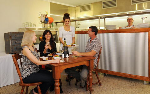 Cairns Queenslander Hotel & Apartments - Bridge Guide 11