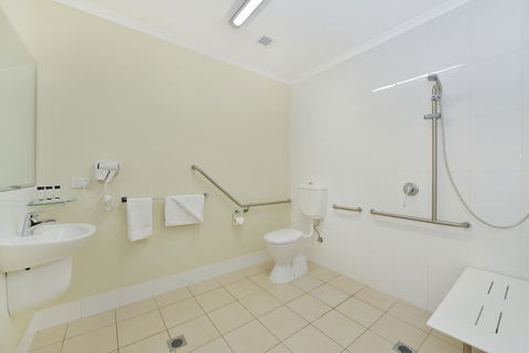 Cairns Queenslander Hotel & Apartments - Bridge Guide 38