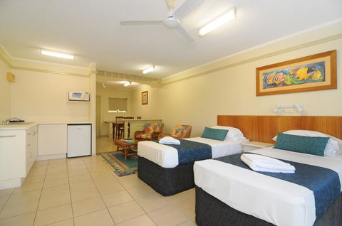 Cairns Queenslander Hotel & Apartments - Bridge Guide 8