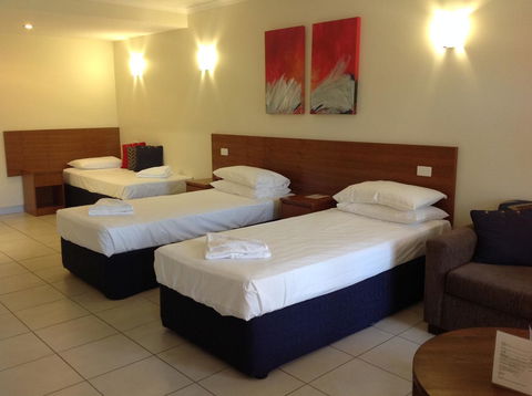 Cairns Queenslander Hotel & Apartments - Bridge Guide 28