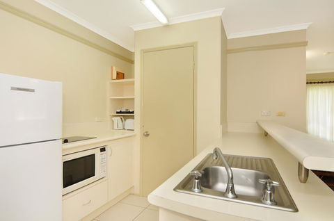 Cairns Queenslander Hotel & Apartments - Bridge Guide 25