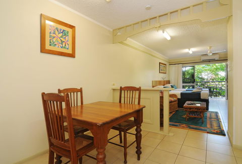 Cairns Queenslander Hotel & Apartments - Bridge Guide 21