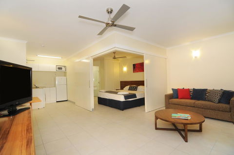 Cairns Queenslander Hotel & Apartments - Bridge Guide 16