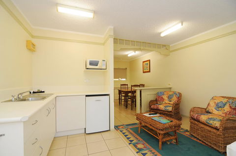 Cairns Queenslander Hotel & Apartments - Bridge Guide 20