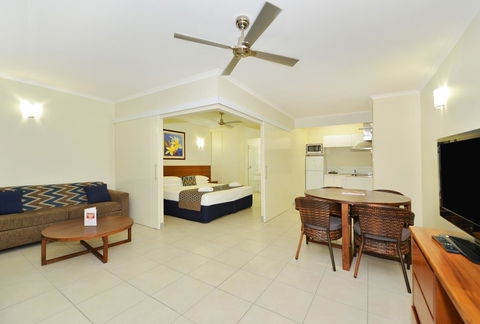 Cairns Queenslander Hotel & Apartments - Bridge Guide 9