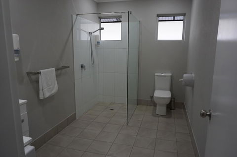 YAL Cairns - A Motel That Makes A Difference - Bridge Guide 2