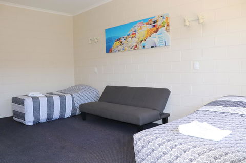 YAL Cairns - A Motel That Makes A Difference - Bridge Guide 23