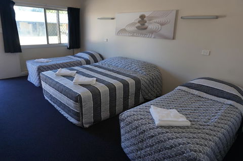 YAL Cairns - A Motel That Makes A Difference - Bridge Guide 1