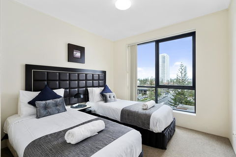 Broadbeach On The Park, 3 Bed Ocean - We Accommodate - Bet 4u 7